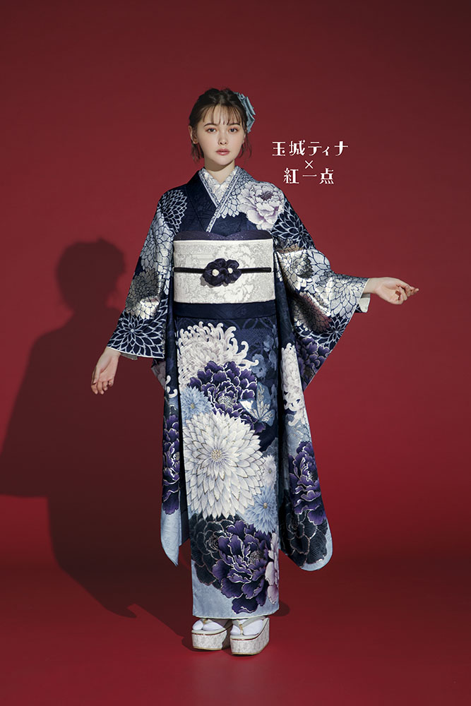 あのちゃん 深紅に咲く牡丹と菊の古典柄 | 京都・大阪で振袖・前撮りの