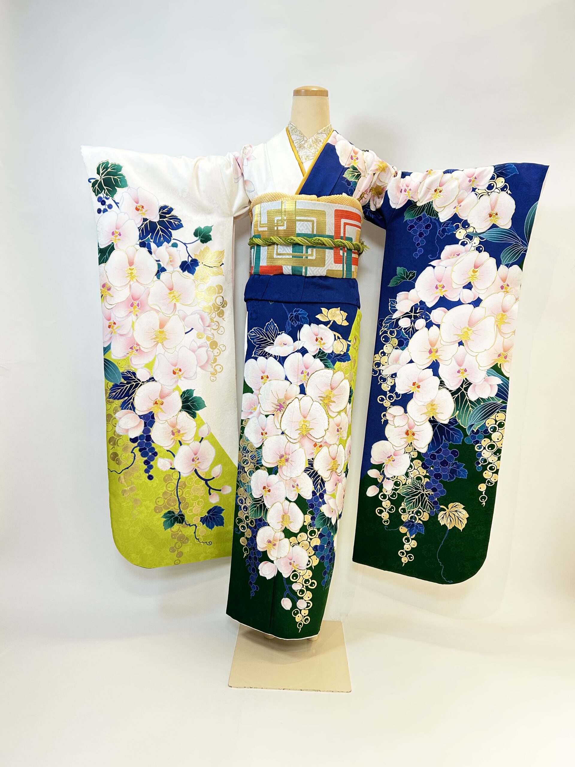 青白緑片身代わり振袖いっぱいの胡蝶蘭 | 京都・大阪で振袖・前撮りの