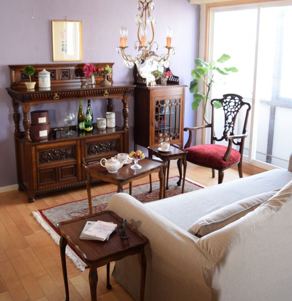 英国アンティークのアームチェア、シノワズリが美しいサロンチェア(q