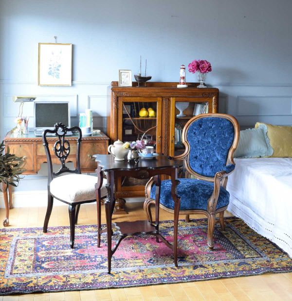 アンティークの贅沢な椅子、猫脚が優雅なアーム付きの一人掛けソファ(q