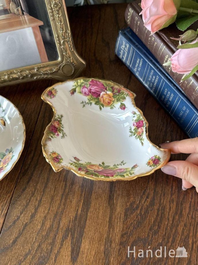 イギリスから届いたアンティーク陶磁器、ロイヤルアルバート社オールド