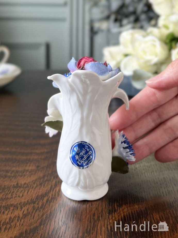ロイヤルドルトン社のアンティーク陶花、ボーンチャイナの卓上花(m
