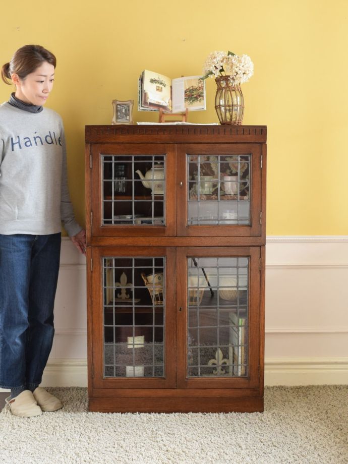 イギリスから届いたアンティークの本棚、オーク材のスタッキングブック