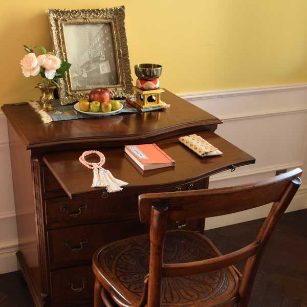 仏壇に使うおしゃれなアンティーク家具の選び方【公式】Handleハンドル