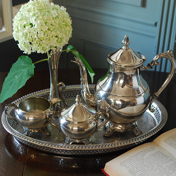 英国アンティークシルバーの魅力と楽しみ方｜初心者のための選び方