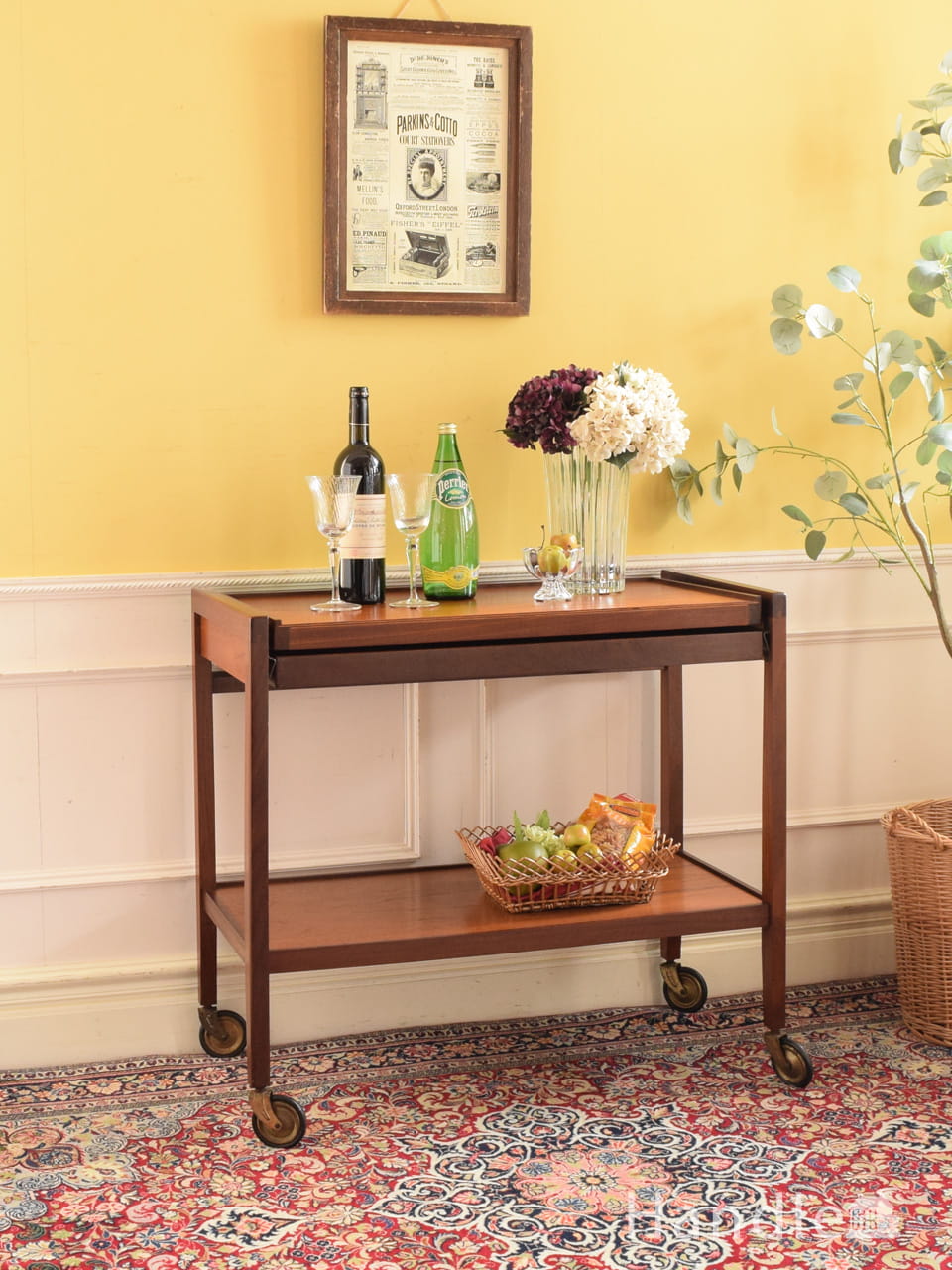 ミッドセンチュリースタイルのカッコいいワゴン、北欧スタイルの