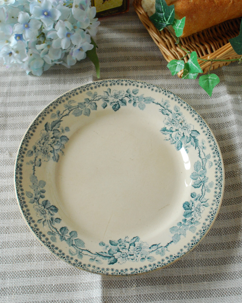 フランスで見つけたディッシュプレート、野薔薇が美しいアンティーク