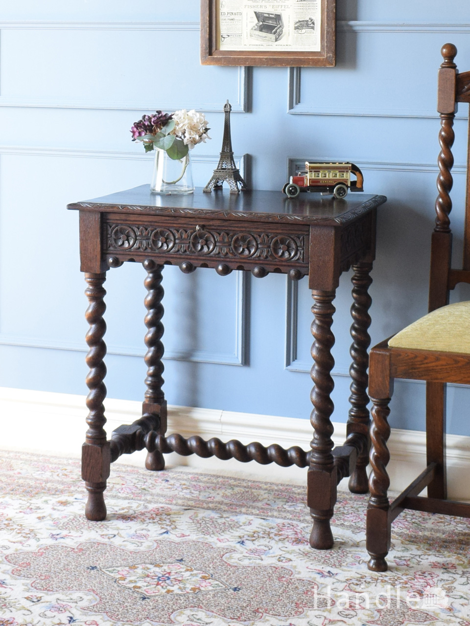 イギリスから届いたアンティークのコンソールテーブル、マホガニー材の