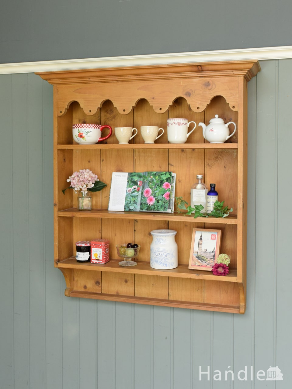 イギリスから届いたアンティークのオープン棚、オールドパイン材の