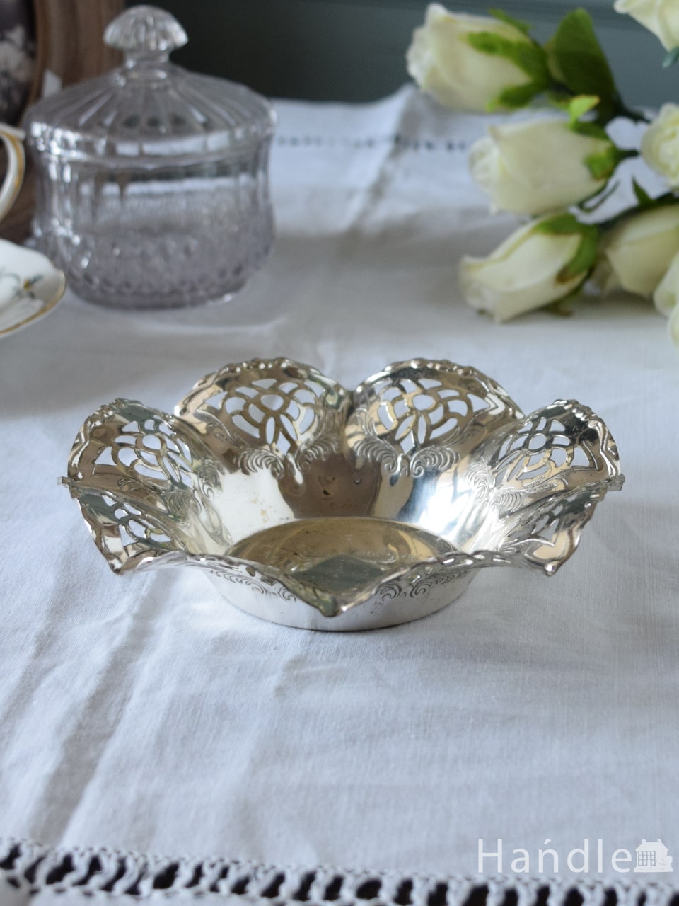 英国から届いたオシャレなシルバー雑貨、波打つデザインに透かし彫りが