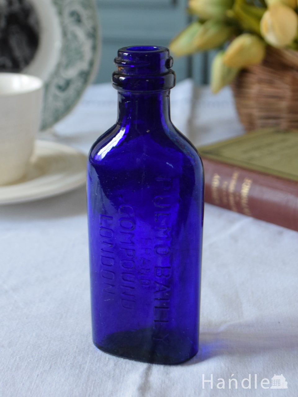 コバルトブルーのキレイなガラス瓶、アンティークのガラスボトル