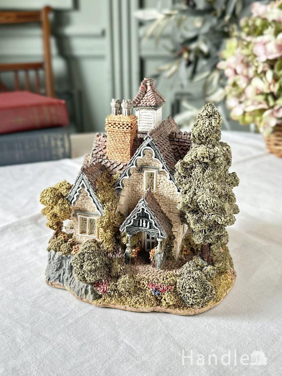 三角屋根が可愛いビンテージのミニチュアハウス、イギリスから届いた