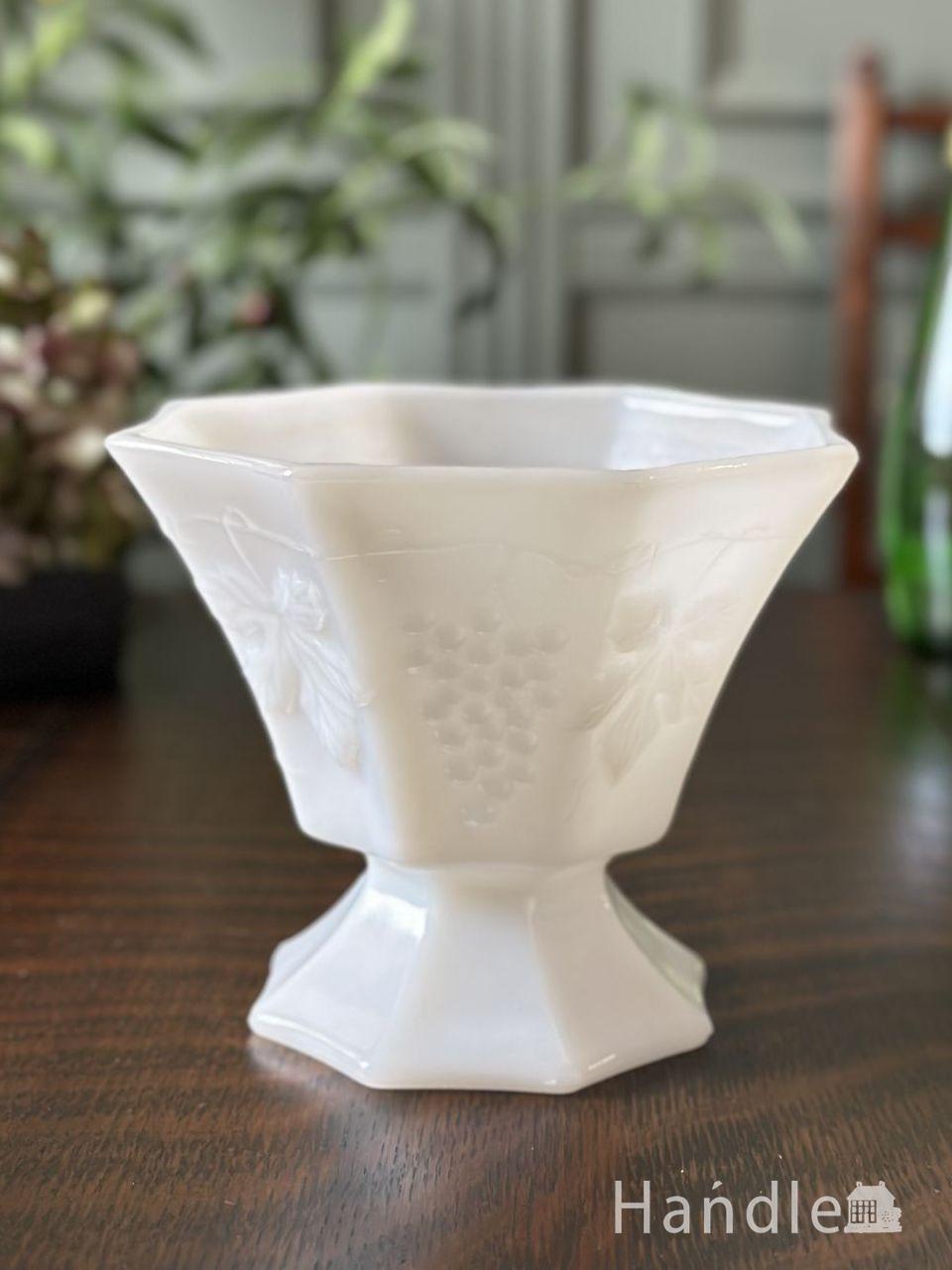 クリアガラスとミルクガラスが美しい、フェントン社のシルバークレスト