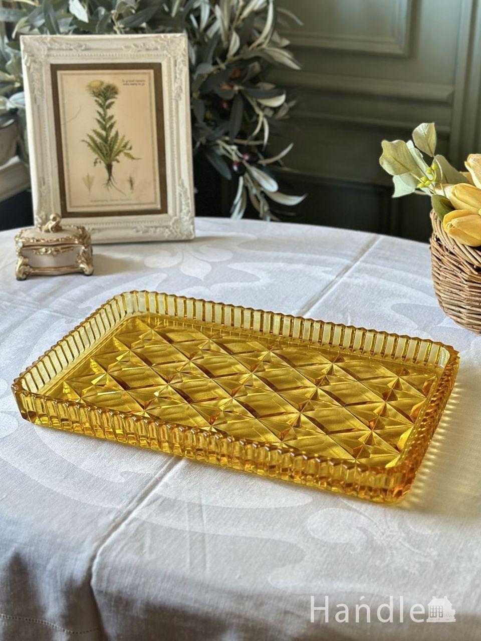 アンティークガラスの美しいプレート、イギリスから届いたアンバー色の