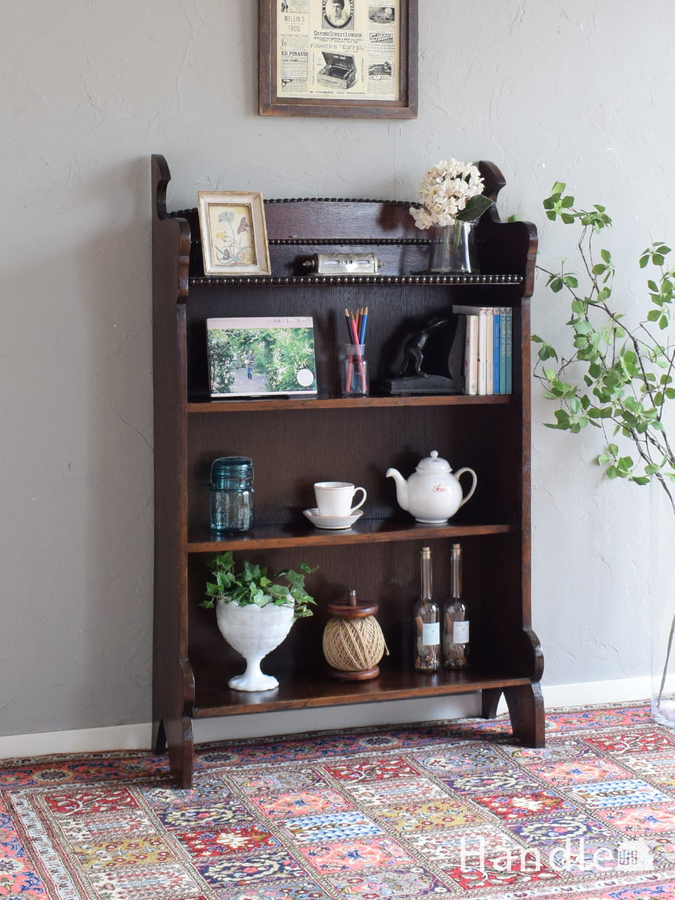 チーク材を活かしたシンプルなシルエットのヴィンテージブックシェルフ