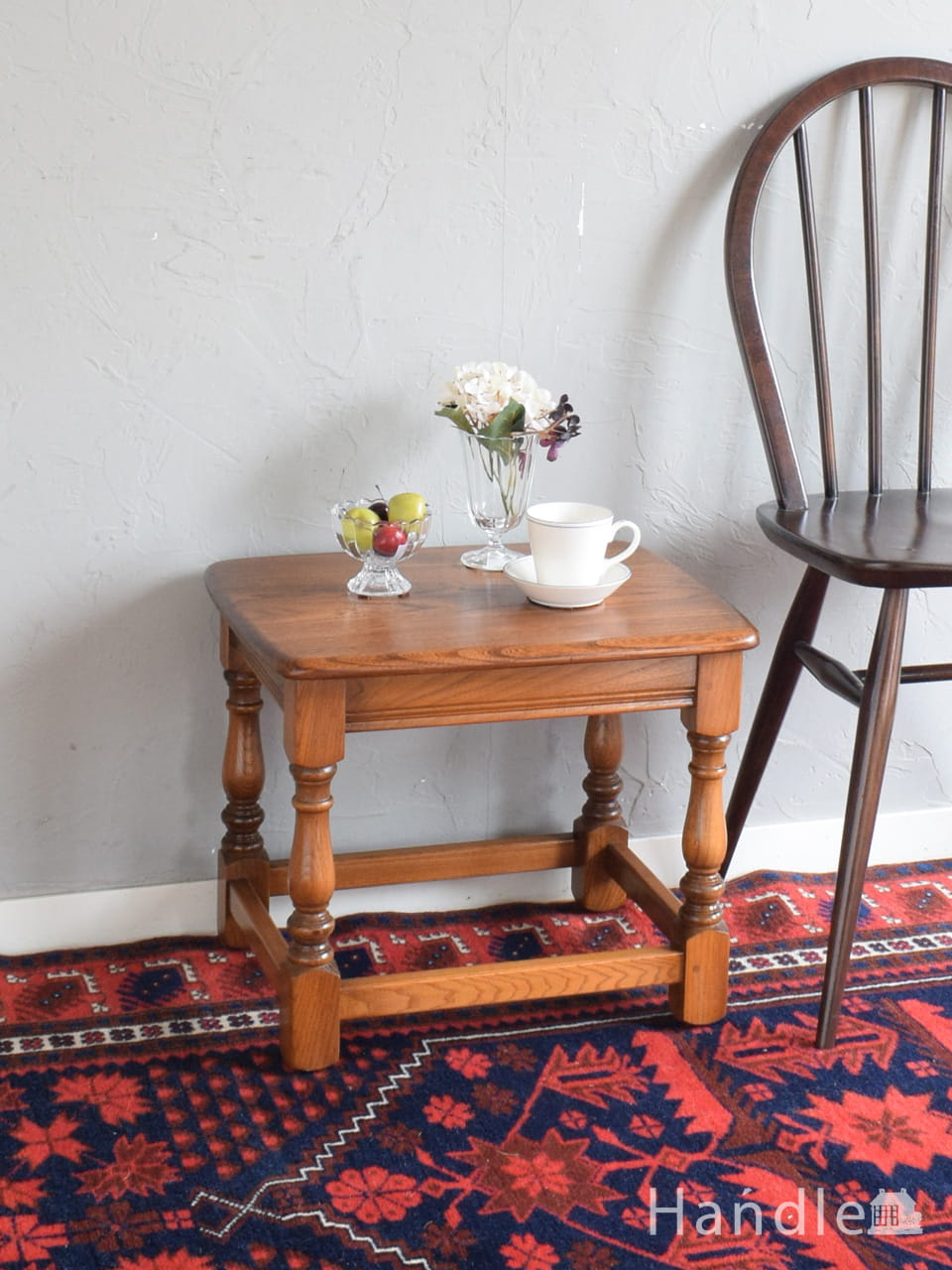 イギリスから届いたネイサン社のビンテージ、ガラス天板のコーヒー