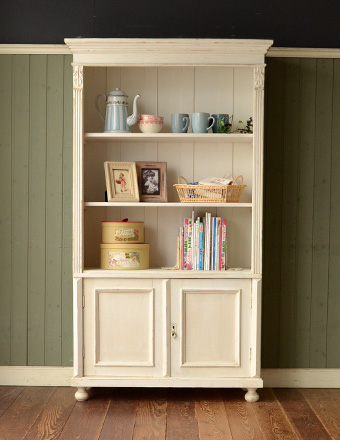フランスの可愛いアンティーク家具、ホワイト色のキャビネット（本棚