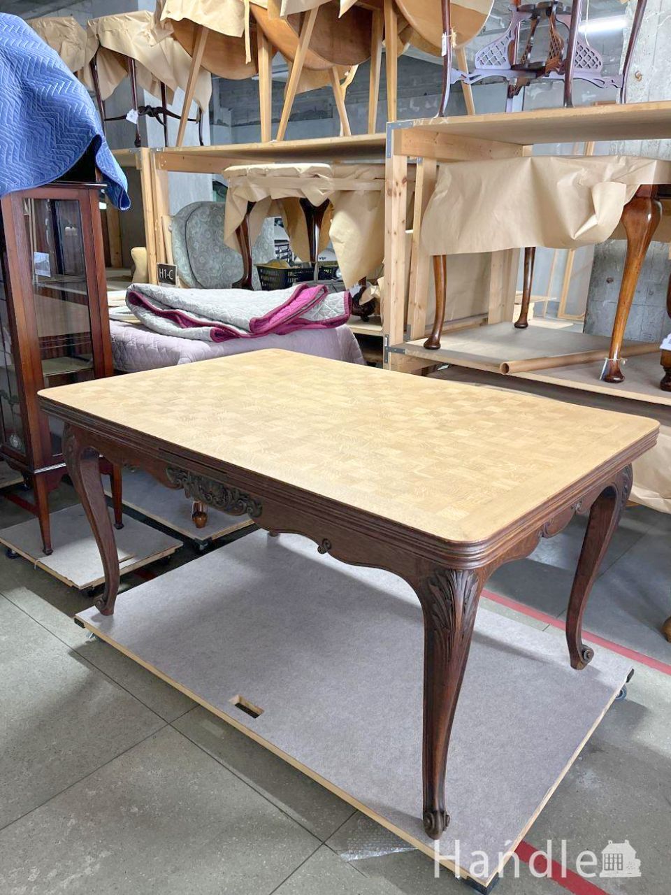 伸び縮みするアンティークの英国家具、おしゃれなドローリーフテーブル