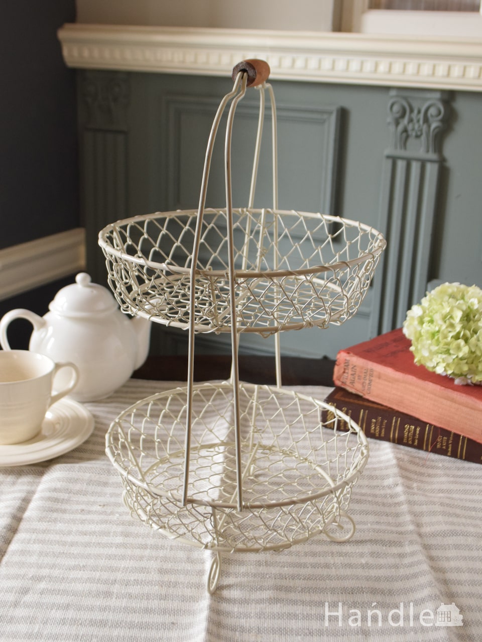 アンティーク調のおしゃれなワイヤー2段バスケット（ラウンド