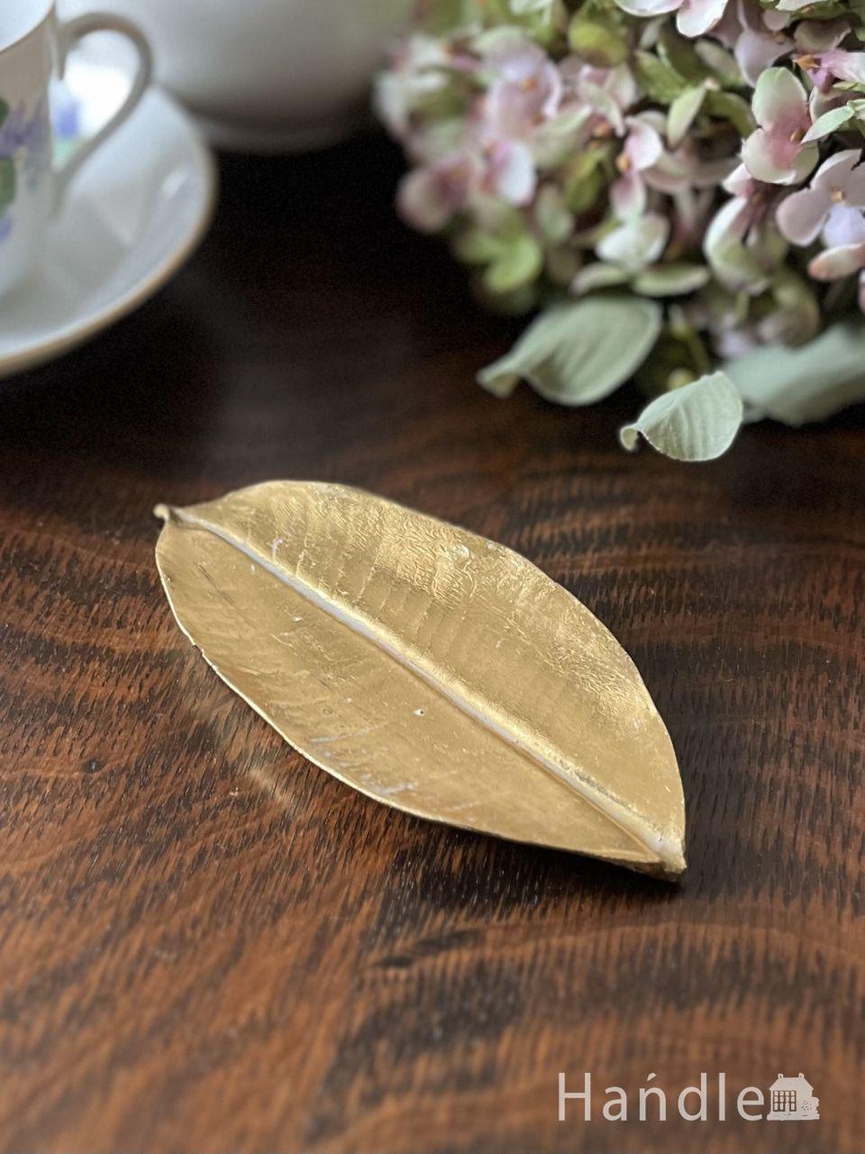 シノワズリーの雰囲気が漂う磁器ボックス、アンティーク風のおしゃれな