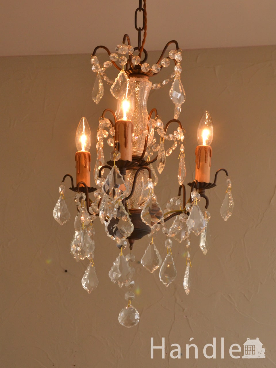 ガラスパーツがキラキラ輝くアンティーク シャンデリア(3灯)（E17