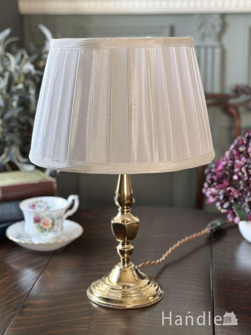 イギリスから届いたキラッと輝くスタンドライト、ゴールド色の