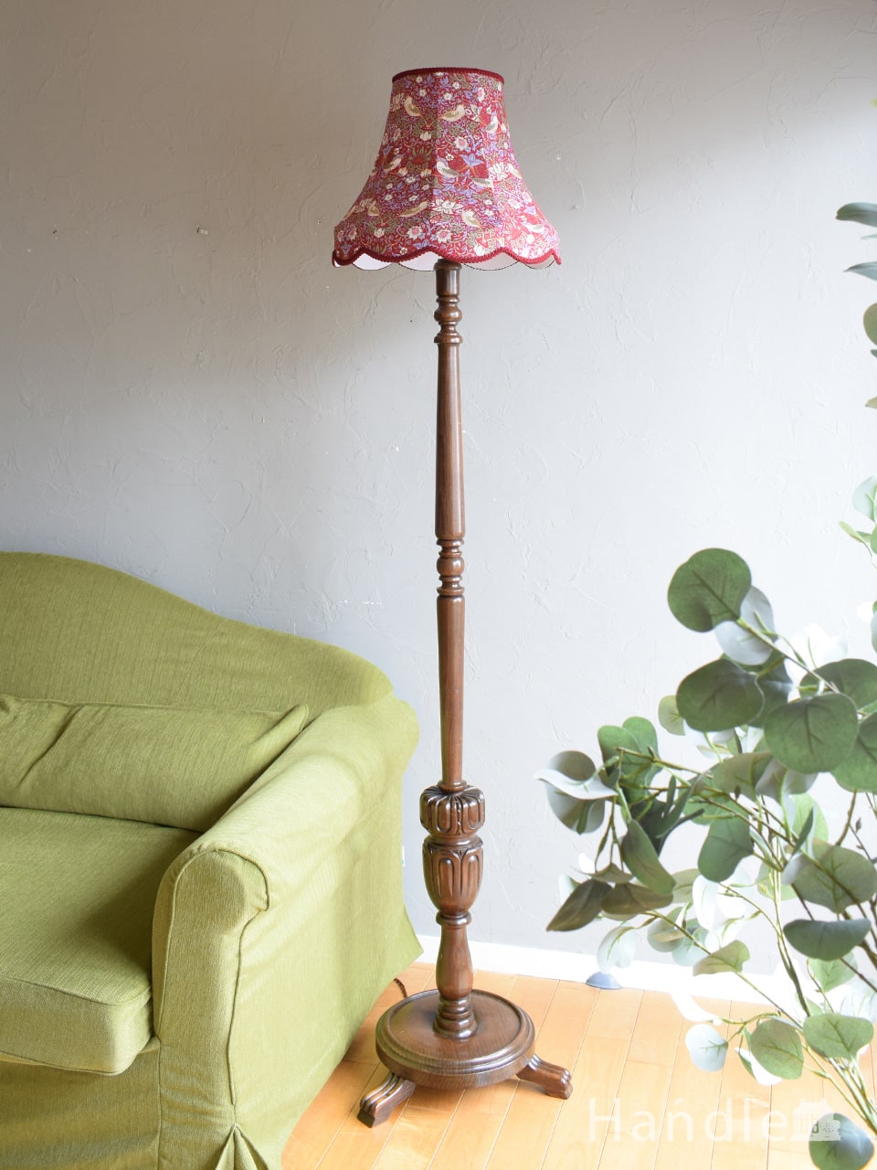 アンティークのフロアスタンド、イギリスで見つけたおしゃれな照明器具