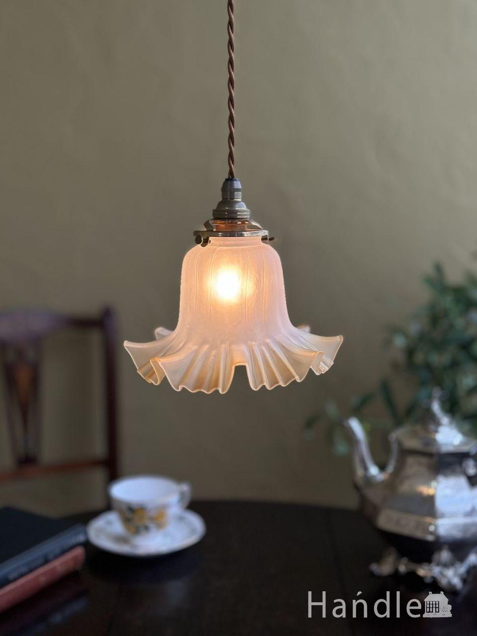 陶器のフリルシェード ラベンダーミルクのペンダントライト（コード