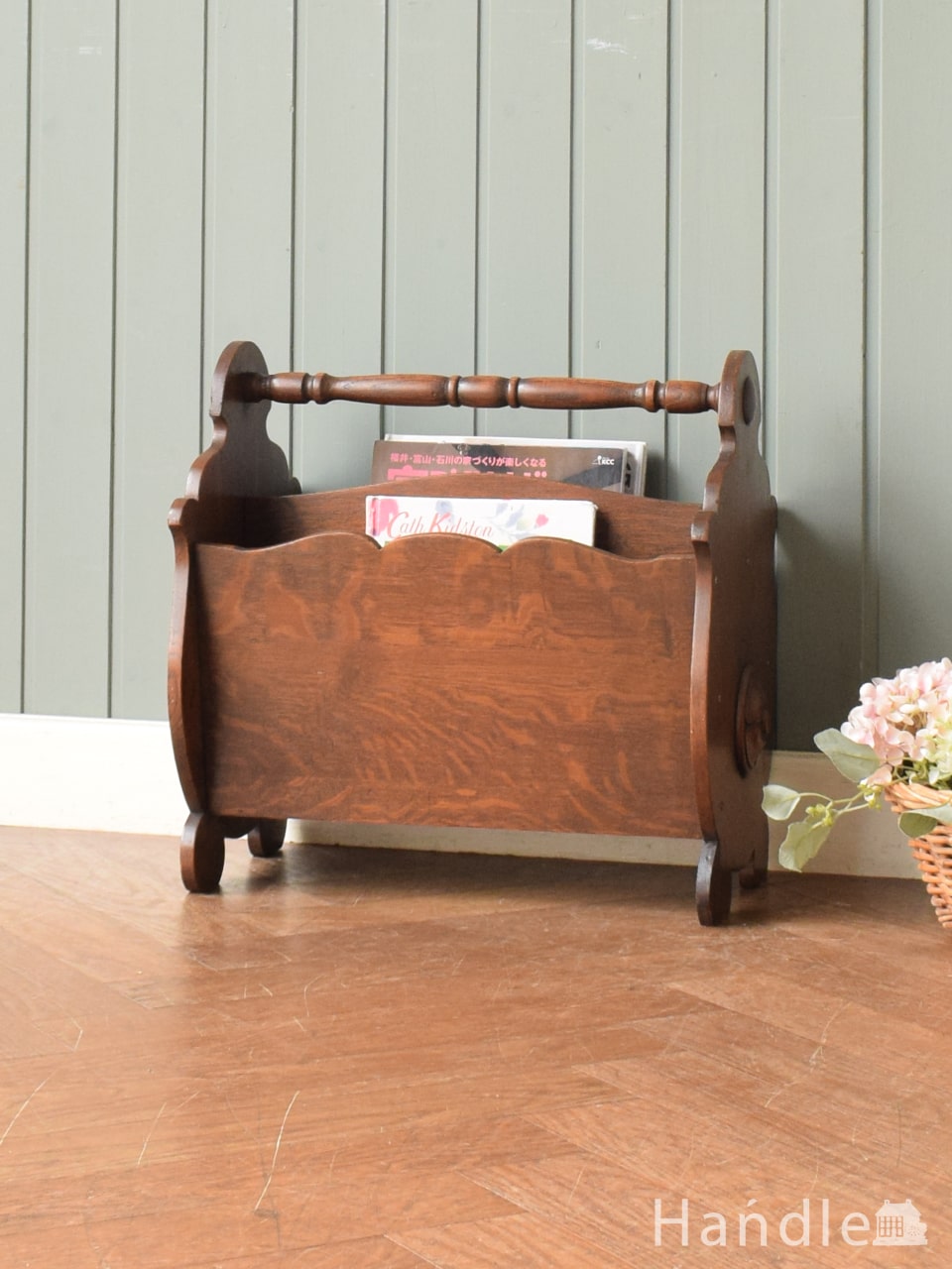 英国アンティークの家具、持ち運びが出来る木製のマガジンラック(m-787