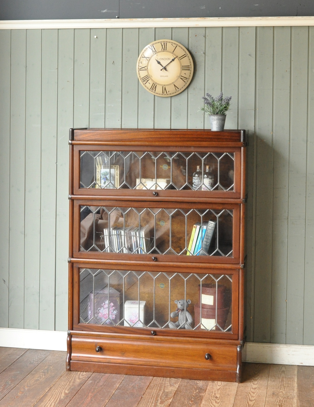 グローブ・ヴェルニッケ社のアンティーク家具、スタッキングブック