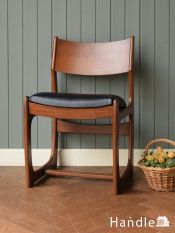 イギリスから届いたビンテージのダイニングチェア、シンプルなデザイン