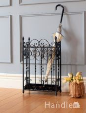 アンティーク調のおしゃれな傘立て、アイアンのアンブレラスタンド(鍵