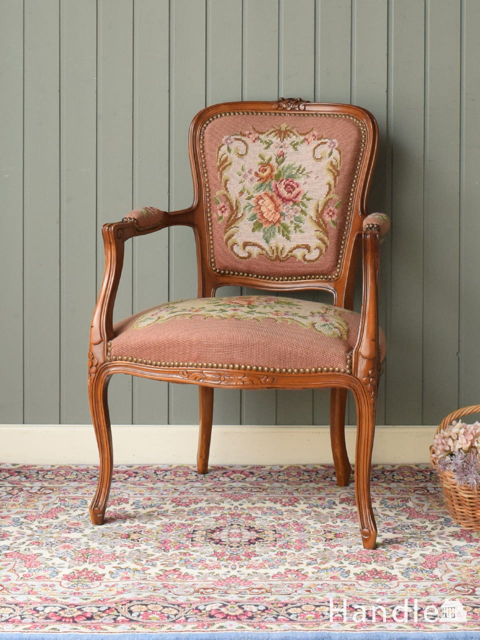 フランス生まれのサロンチェア、優しいピンクのアンティークプチポワン