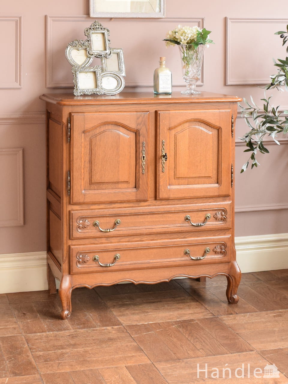 リビング収納にぴったりリネンプレス、英国輸入のアンティーク