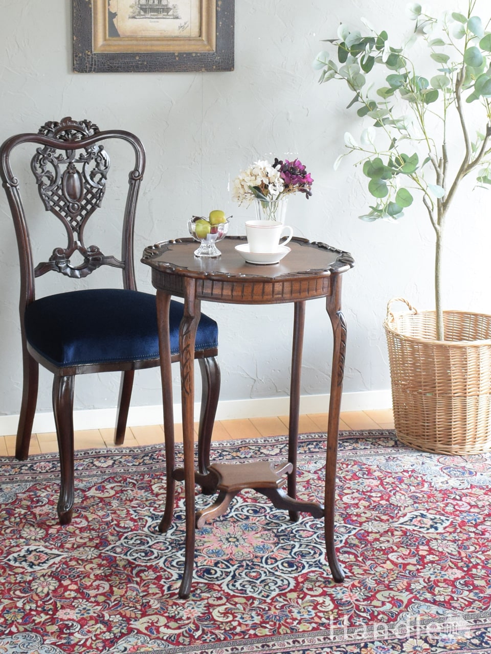 イギリスアンティークのおしゃれなテーブル、アイアン脚の足踏みミシン