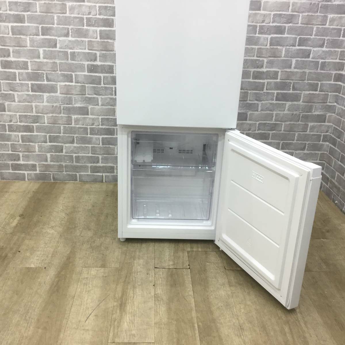 ハイアール 冷蔵庫 2ドア 121L 右開き ホワイト OBBR-121A(W) 2023年製