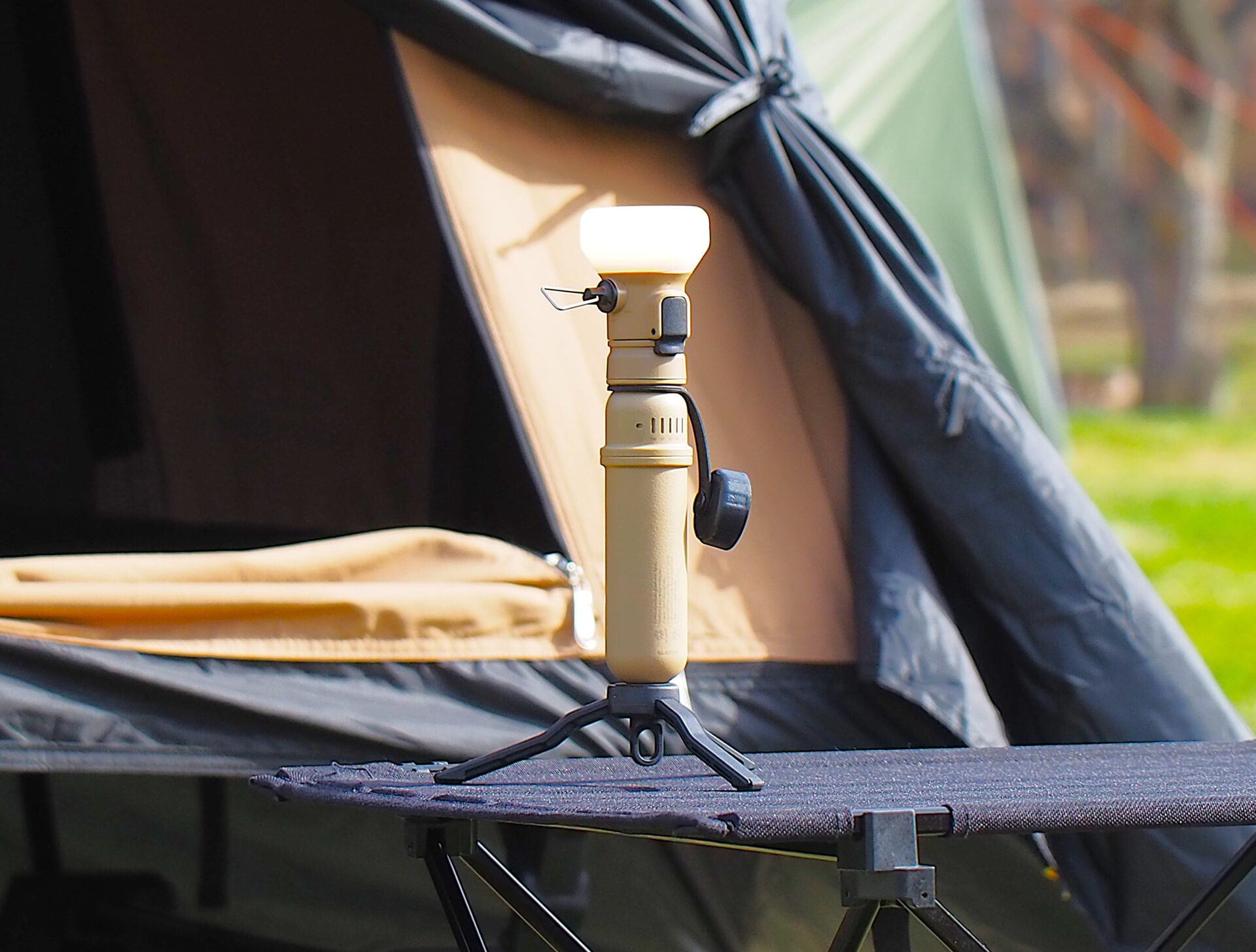 スマホ充電OK】“命をつなぐ光と電源”「NESTOUT」の2役ランタンが日常に