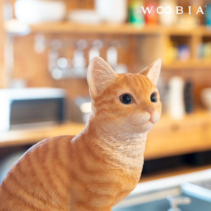 ちょこんと座るにゃんこ《茶トラ猫（30.5cm） – ガーデン用ソーラー