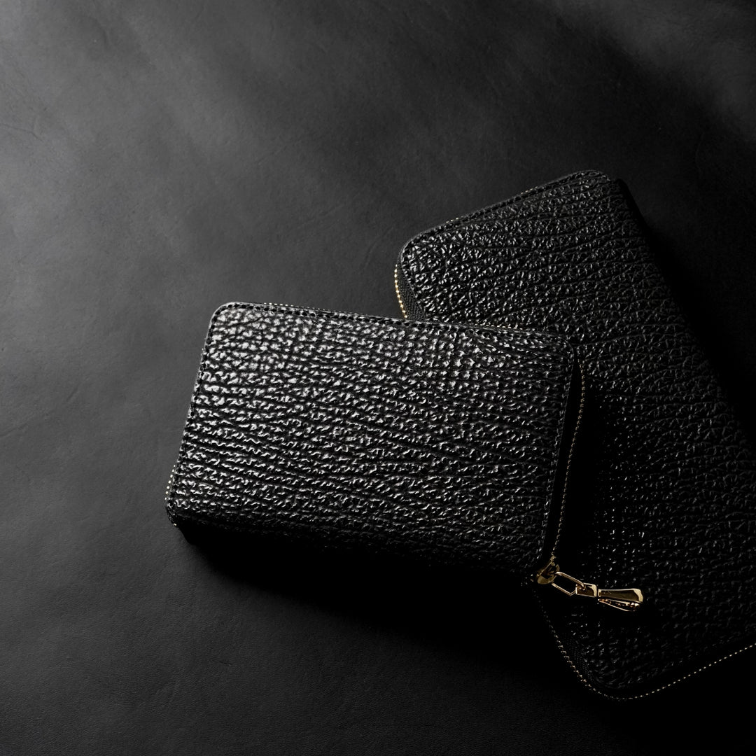 ラウンドジップミドルウォレット【KUBERA9981 / 鮫桟革】 – 林五