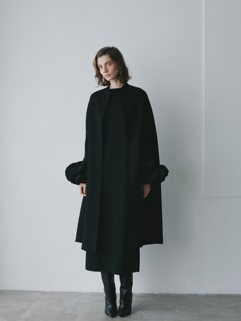 ボリュームスリーブニットワンピース | Onepiece | HER. Online Store