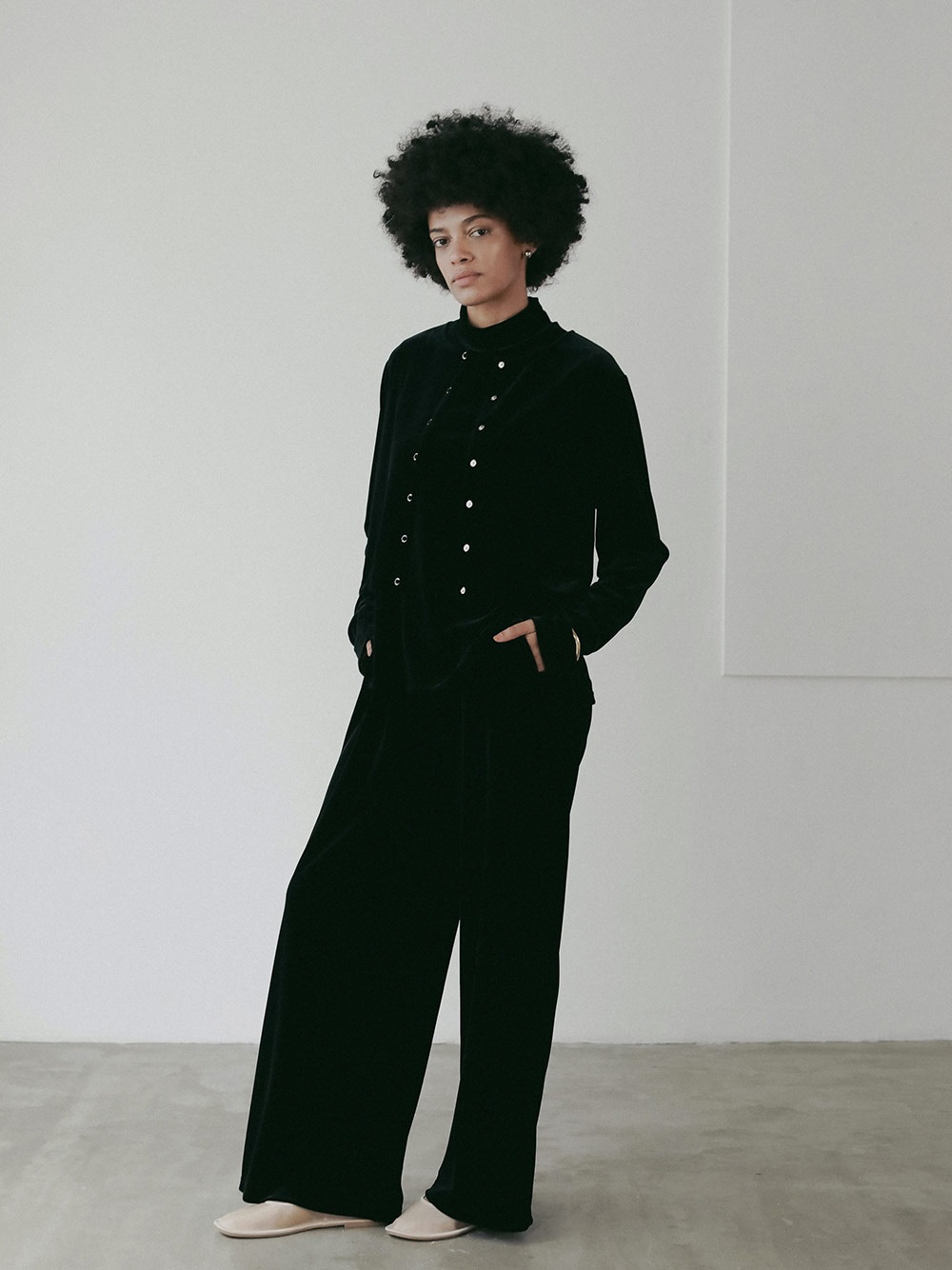 ベロアリラックスパンツ | Pants | HER. Online Store