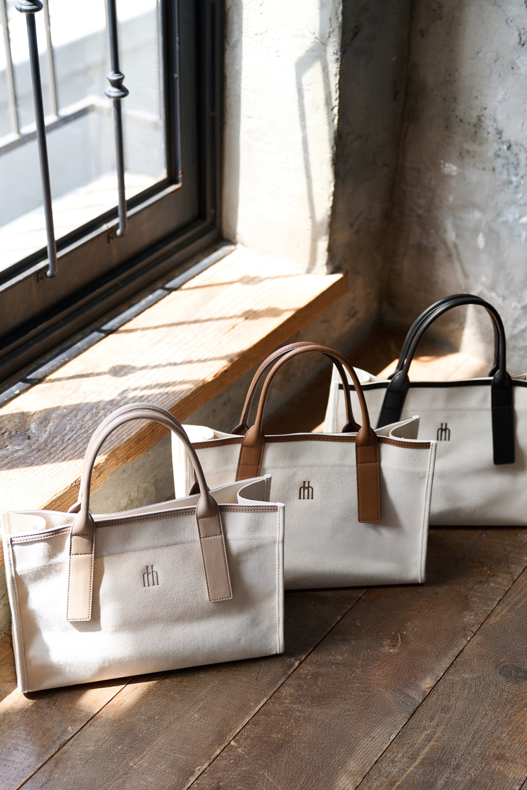 新色】Trois Logo Basic Tote Bag