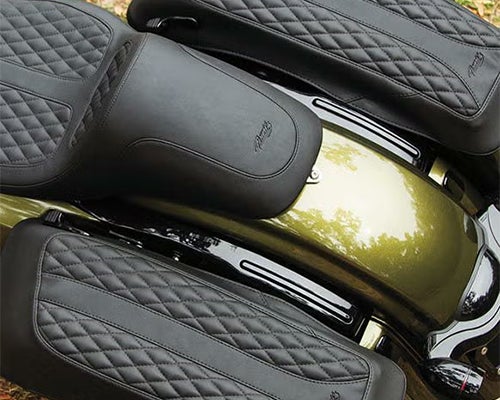 マスタング(Mustang)製ハーレーダビッドソン用シート| シートメーカー(USA)