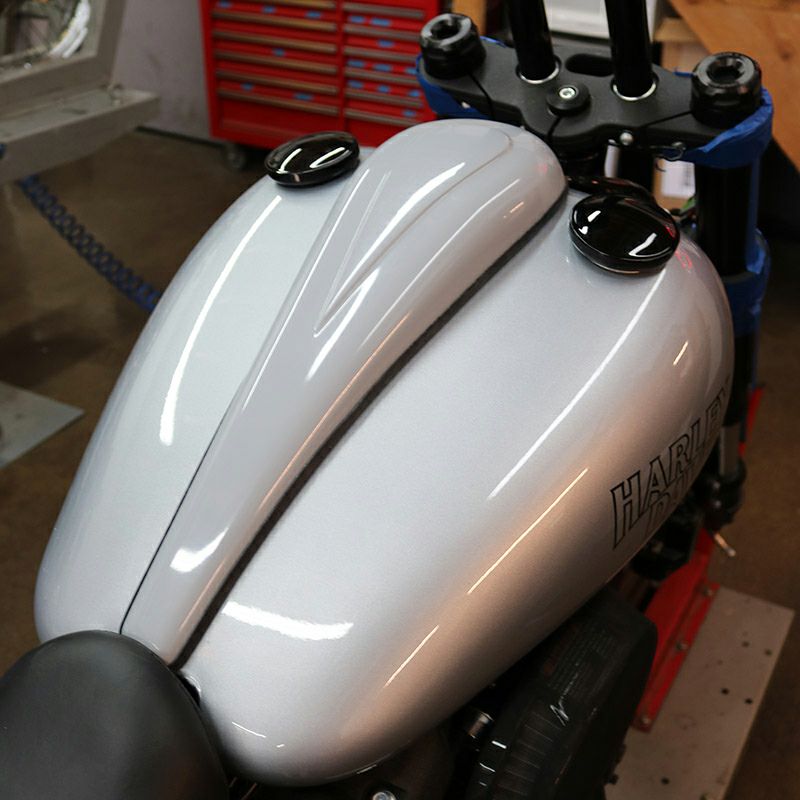 ハーレー FXLR、FXLRS FXLRST ダッシュカバー(グロスブラック) Cult