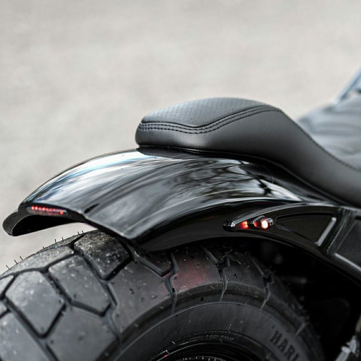 ソフテイル用リアフェンダーFLHC、FLDE用｜ハーレーカスタムパーツ専門店