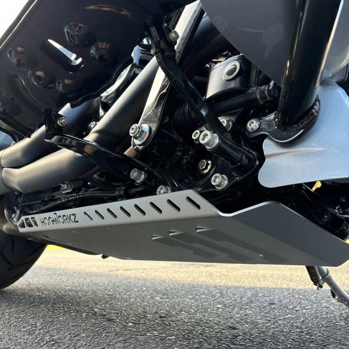 HOGWORKZ アルミ スキッドプレート (シルバー) 2014～2023ツーリング