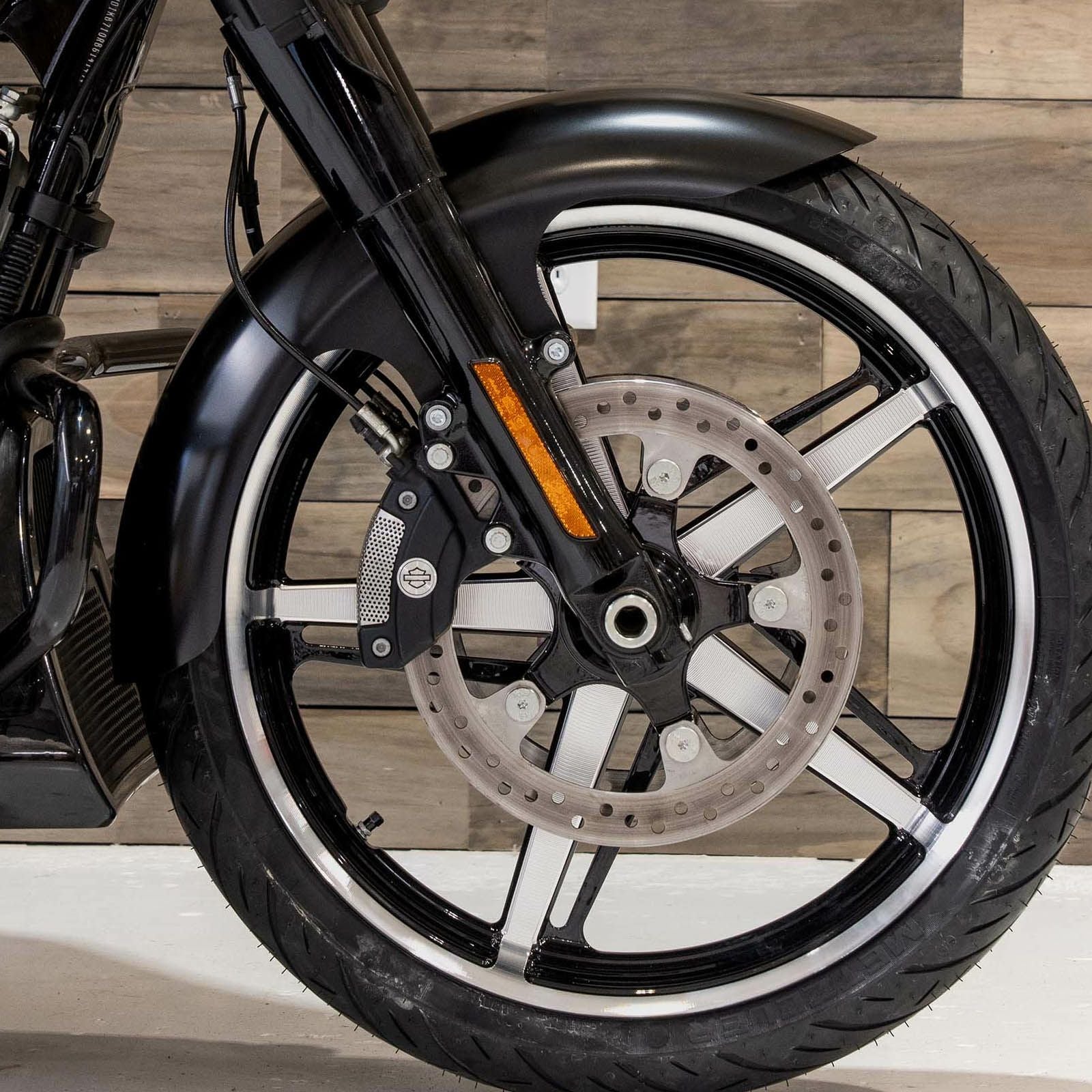 2024以降 ロードグライド、ストリートグライド 19インチ カフェ