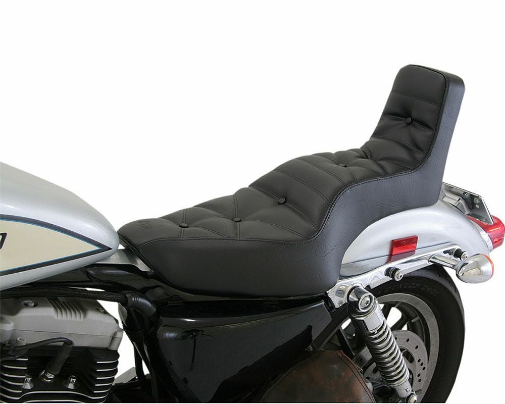 Mustang スローバック シート スポーツスター |ハーレーパーツ専門店