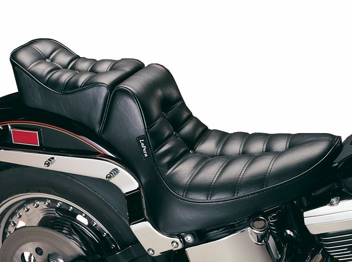 シート 2018-20ハーレーソフトス - ブラック - 818-29-001 Saddlemen