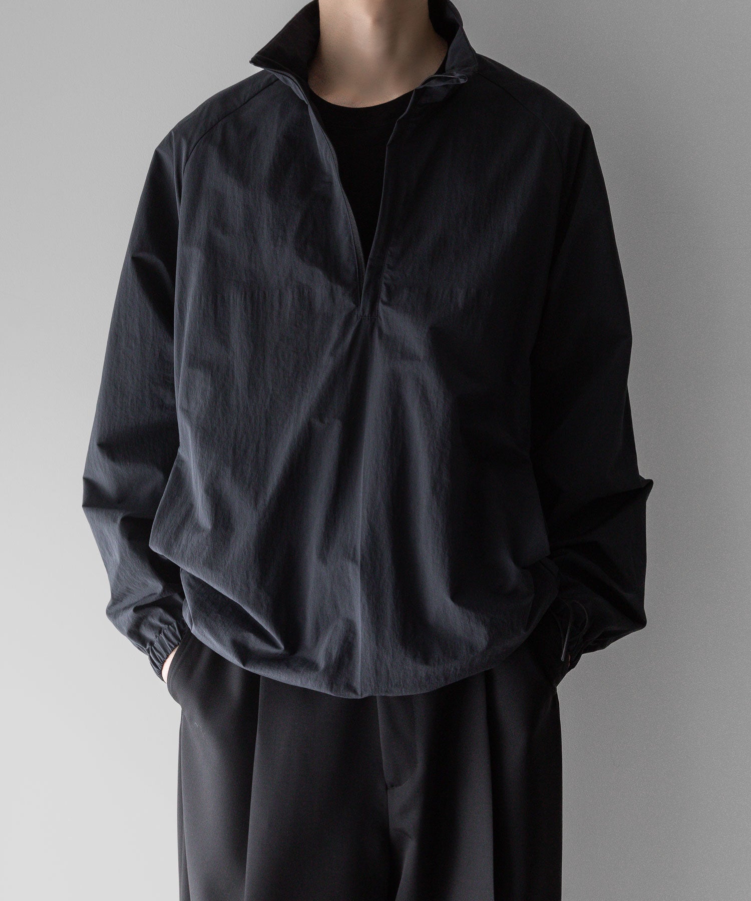 stein / シュタイン】WINDPROOF NYLON HALF ZIP PULLOVER - BLACK